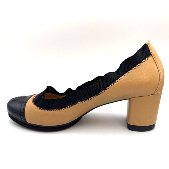 Tory Burch Black and Tan Heels Size 7 - Picture 7 of 12